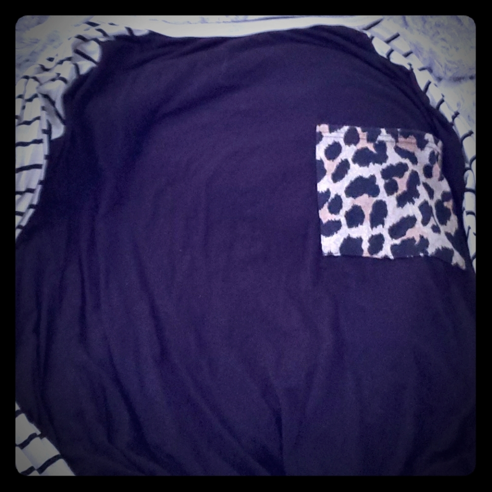 Lightweight long sleeve leopard pocket top